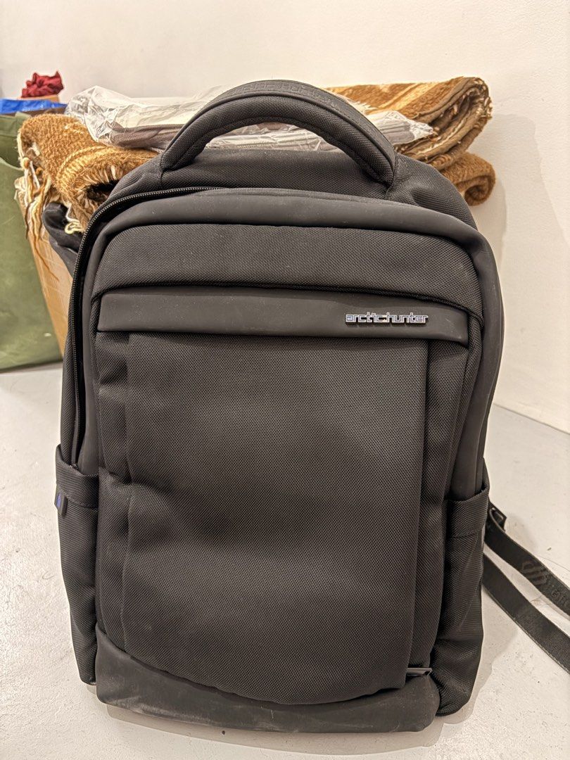 Authentic Arctic Hunter Laptop Bag (Category: Laptop Bags & Sleeves) located in Las Pinas. Submitted by mm12345678910 (Listing ID 1445509164, Image 2). Description: - Arctic Hunter Laptop Bag - used to put my 16 inch laptop, tablet, phone, extension cord, chargers, earphones all at once - adjustable straps - earphone/cable port - slightly negotiable for sure buyer.