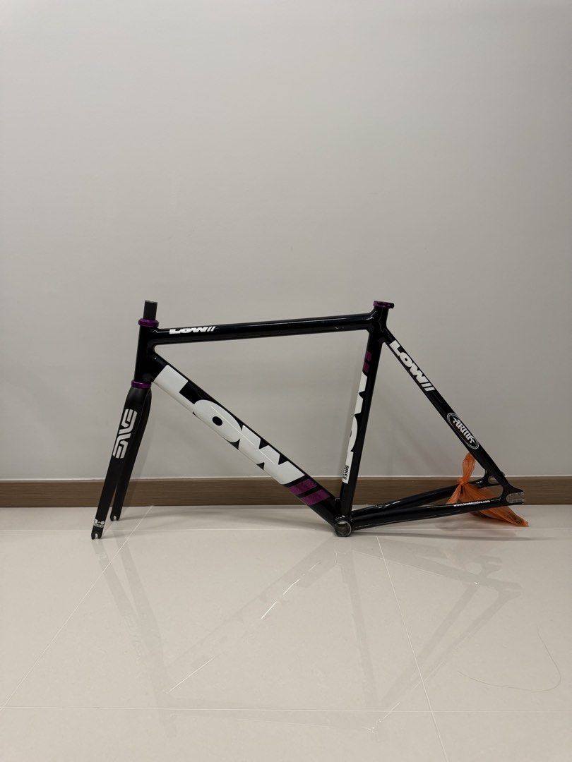 Authentic Low // Track STD Frameset (Category: Bicycles) located in Singapore. Submitted by johnporky_ (Listing ID 1445485790, Image 2). Description: WTT / WTS Low // Track STD 100% Authentic Size M, No Dent / Crack Authentic Enve 2.0 Road Fork Phil Wood Headset PM for more Pic,info or if interested ! .