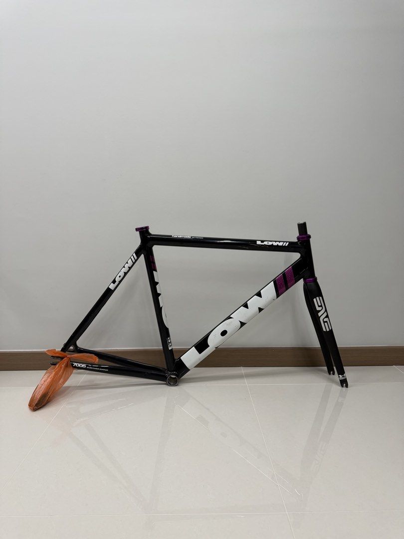 Authentic Low // Track STD Frameset (Category: Bicycles) located in Singapore. Submitted by johnporky_ (Listing ID 1445485790, Image 1). Description: WTT / WTS Low // Track STD 100% Authentic Size M, No Dent / Crack Authentic Enve 2.0 Road Fork Phil Wood Headset PM for more Pic,info or if interested ! .