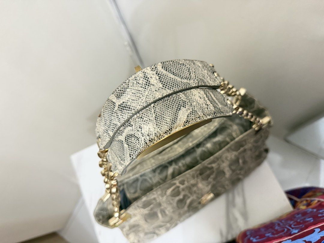 CLEARANCE SALE ❗️ Authentic Tory Burch Cream Python Embossed Leather Simon Shoulder Bag (Category: Luxury Bags & Wallets) located in Dasmarinas. Submitted by goaldeluxe (Listing ID 1445588819, Image 3). Description: Authentic Tory Burch Cream Python Embossed Leather Simon Shoulder Bag Good leather condition Metal hw are all shiny gold Clean interior 📍Dasmarinas City, Cavite.