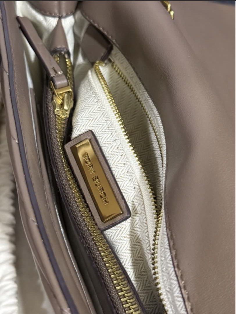 Authentic Tory Burch Kira Chevron Convertible Shoulder Bag (Category: Luxury Bags & Wallets) located in Manila. Submitted by rbyjn14 (Listing ID 1445466480, Image 3). Description: .