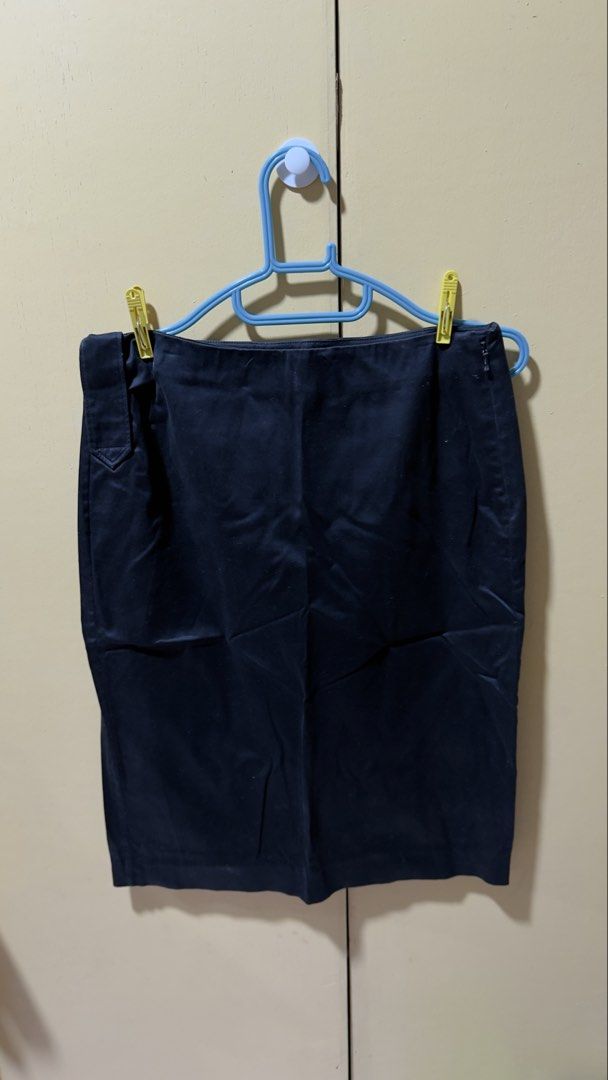 AX Armani Exchange Black Mini Skirt (Category: Skirts) located in Quezon City. Submitted by delideclutters (Listing ID 1445423385, Image 2). Description: - Brand: AX Armani Exchange - Color: Black - Style: Mini Skirt - Cut: Classic A-line - Estimated Size: Fits waist 28-29 - Versatility: Great for casual or work outfits.