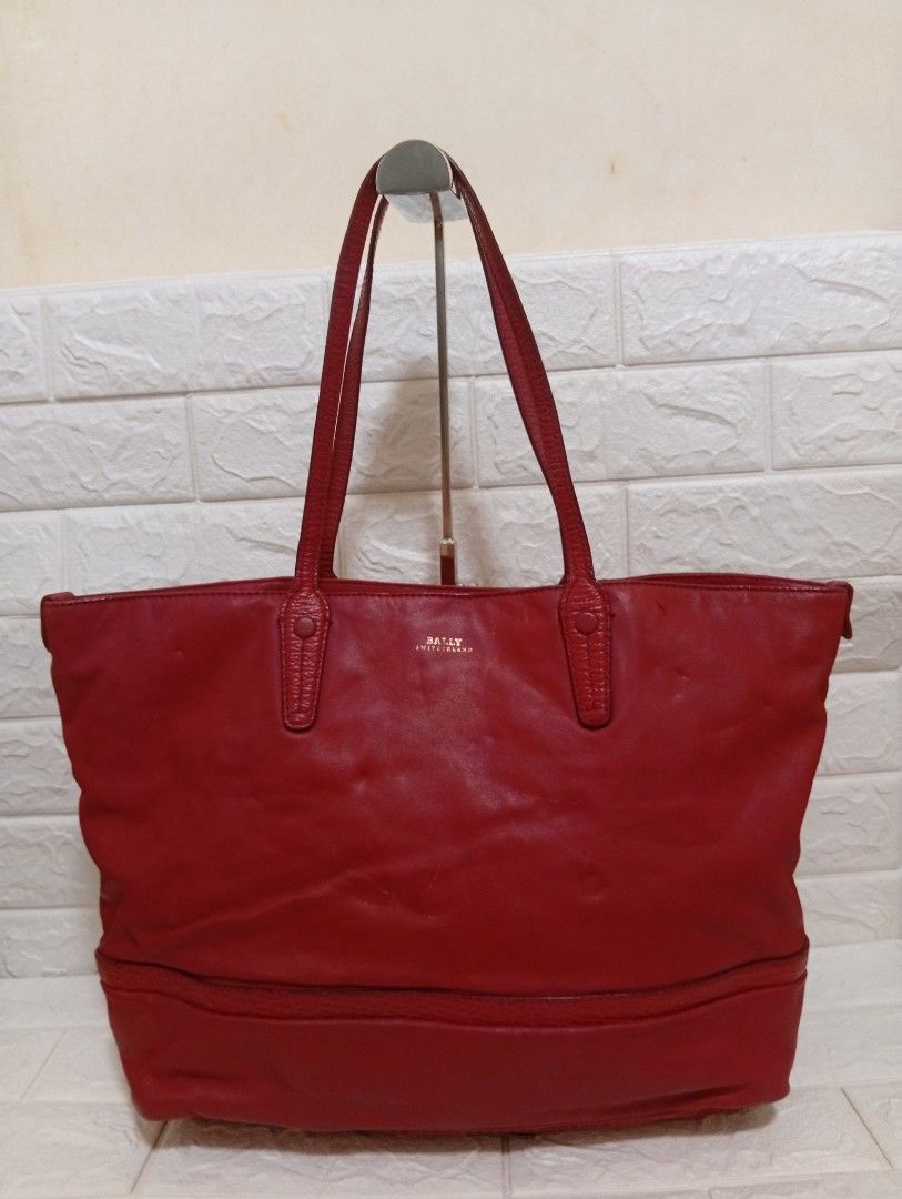 Bally Leather Tote Red Bordeaux Bag (Category: Tote Bags) located in Las Pinas. Submitted by etoksi1234 (Listing ID 1445531548, Image 1). Description: Pre-loved Bally Leather Tote Red Bordeaux Bag. Coded, Genuine Leather..