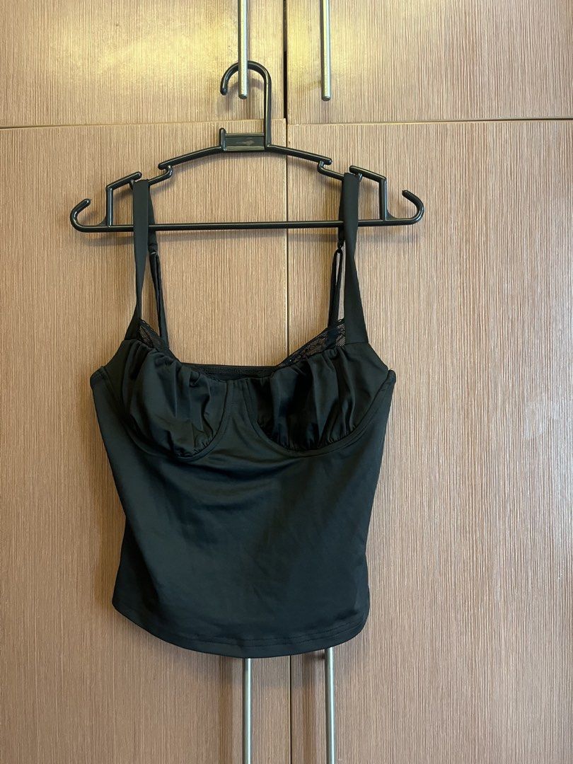 Black Bodyhugging Sleeveless Top (Category: Sleeveless) located in Taguig. Submitted by gingerfinds (Listing ID 1445453949, Image 2). Description: .