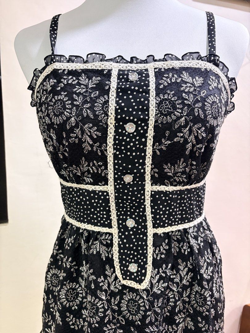 Black floral dress (Category: Dresses) located in Santa Maria. Submitted by notmers (Listing ID 1441822187, Image 3). Description: .