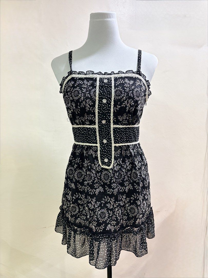 Black floral dress (Category: Dresses) located in Santa Maria. Submitted by notmers (Listing ID 1441822187, Image 1). Description: .