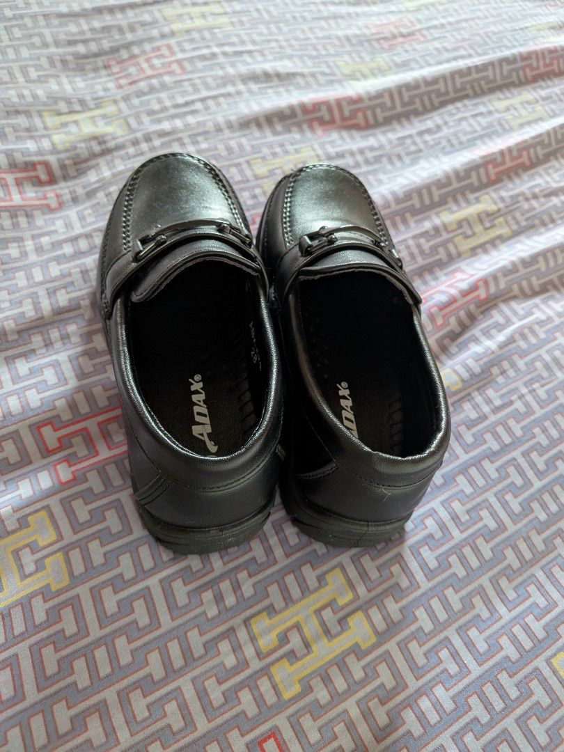 Black Loafers leather shoe Size 28 (Category: Babies & Kids Fashion) located in Manila. Submitted by jenley110 (Listing ID 1445430707, Image 3). Description: no Brand - Color: Black - Size: 28 (Kids') - Style: Classic slip-on loafers - Features: Decorative buckle detail on the front - Occasion: Perfect for school or smart occasions - Condition: like new, where once.