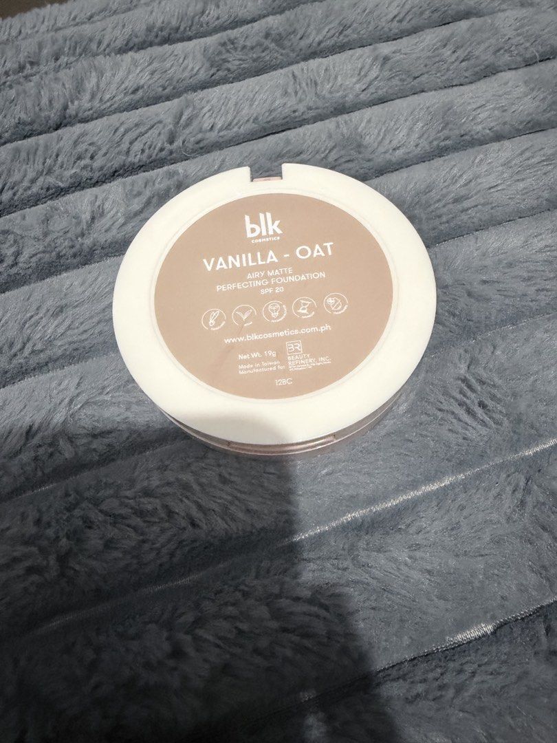 blk cosmetics Airy Matte Perfecting Foundation Vanilla - Oat (Category: Makeup) located in Manila. Submitted by prelovedbygayle (Listing ID 1445587724, Image 2). Description: - blk cosmetics Airy Matte Perfecting Foundation - Shade: Vanilla - Oat - Type: Pressed Powder Foundation - Finish: Matte - Features: Built-in mirror - Net Weight: 19g - Made in the Philippines.