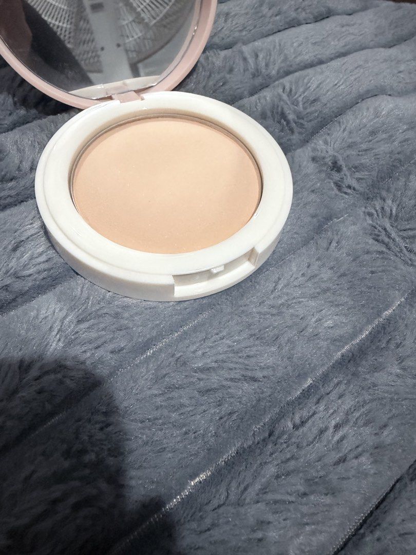 blk cosmetics Airy Matte Perfecting Foundation Vanilla - Oat (Category: Makeup) located in Manila. Submitted by prelovedbygayle (Listing ID 1445587724, Image 3). Description: - blk cosmetics Airy Matte Perfecting Foundation - Shade: Vanilla - Oat - Type: Pressed Powder Foundation - Finish: Matte - Features: Built-in mirror - Net Weight: 19g - Made in the Philippines.