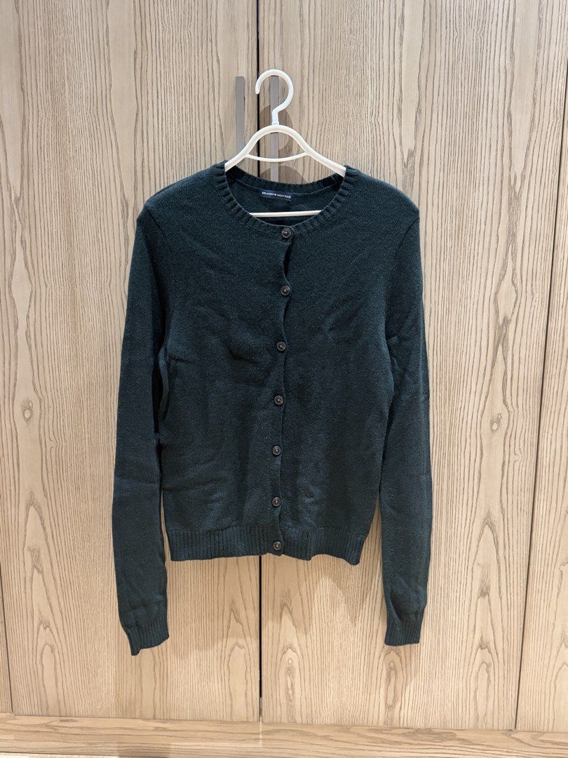 [Brandy Melville] Dark Green Button Up Cardigan (Category: Coats, Jackets and Outerwear) located in Angeles City. Submitted by courtney.d (Listing ID 1445536236, Image 1). Description: .