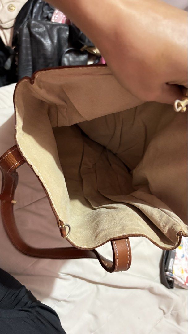Bundle bag (Category: Shoulder Bags) located in Semporna. Submitted by Danischaron_90 (Listing ID 1445482983, Image 2). Description: Beg adalah bundle item.