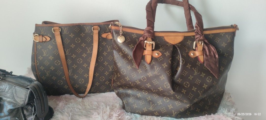 Bawas gamit! Bundle Elvi c0ded (Category: Luxury Bags & Wallets) located in San Mateo. Submitted by ishahvaine.1 (Listing ID 1445502754, Image 1). Description: Bundle sale Both ukay source Both c0ded Both maganda stitches Palermo - large size, clean inside and out Pwede png travel 2-3 days. Issue ni palermo- missing 1 buckle kaya nilagyan ko ng twilie at sabitan ng charms to hold the strap, missing maliit na bakal sa dulo ng zipper to stop the pu