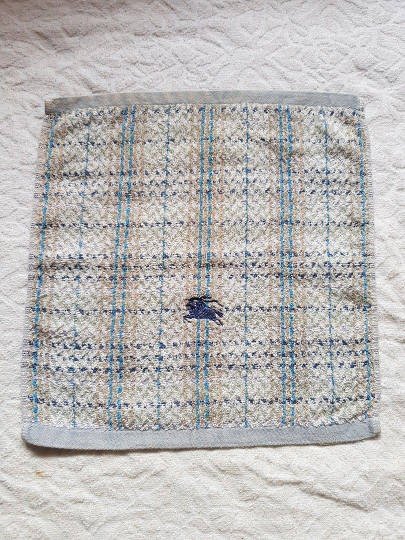 Burberry Face Towel (Category: Towels, Napkins & Holders) located in Santo Domingo. Submitted by jcobedoza213916 (Listing ID 1445445820, Image 1). Description: Burberry Face Towel width 13 lenght 13 embroid logo BURBERRY good condition no issue.