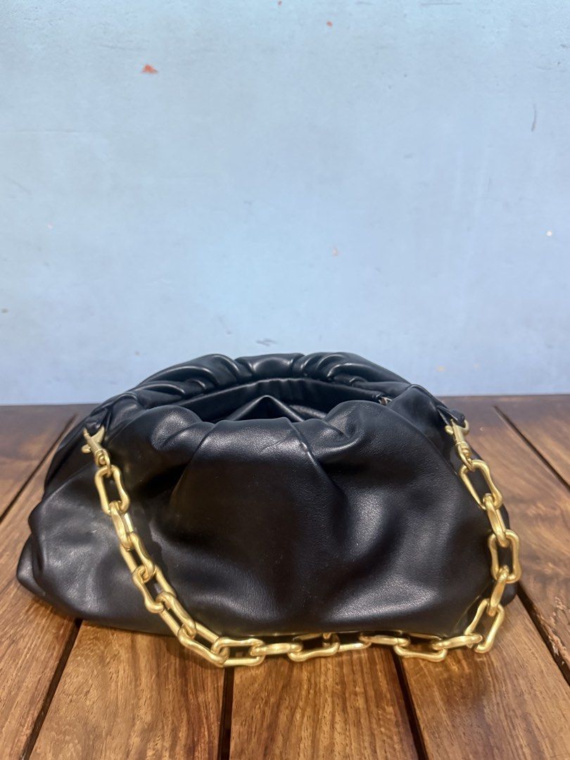 Chain Shoulder Bag (Category: Shoulder Bags) located in Manila. Submitted by keeponsparklin (Listing ID 1445594212, Image 2). Description: Fresh from Japan 🇯🇵 Chain Pouch Shoulder Bag 100% Authentic ✨ Condition: 10/10 💙 •Not used & without tag Price is Negotiable 💸 Mod: Lalamove, Grab, J&T Meetup: Sm San Lazaro, 711 Tayuman, Lrt Tayuman Mop: Gcash.
