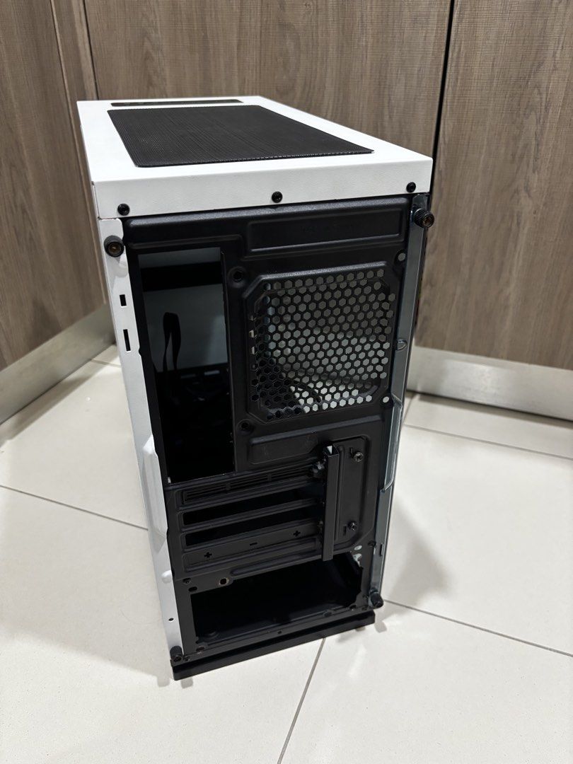 Cheap PC Case to let go490353342095697924