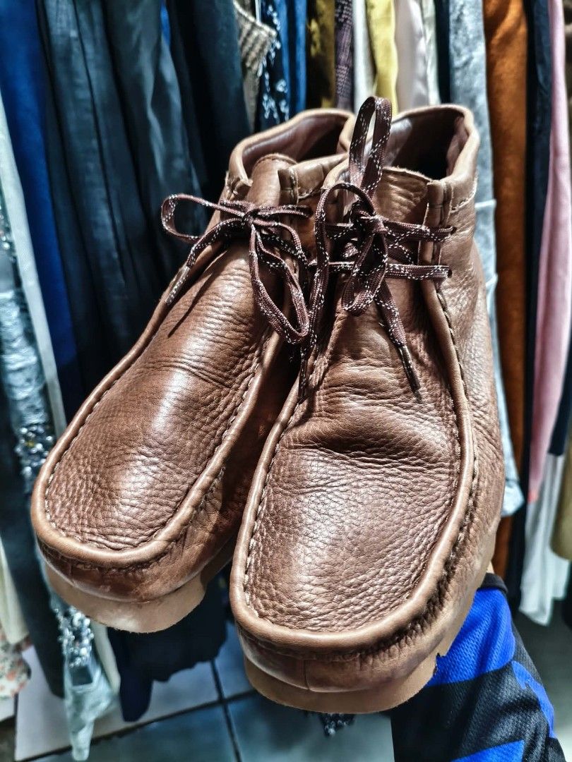 CLARK WALLABEE BT GTX DARK TAN (Category: Sneakers) located in Puerto Princesa. Submitted by lotsstuff (Listing ID 1445532915, Image 3). Description: size 12 US MEN excellent minor sign of used price 2999+sf.
