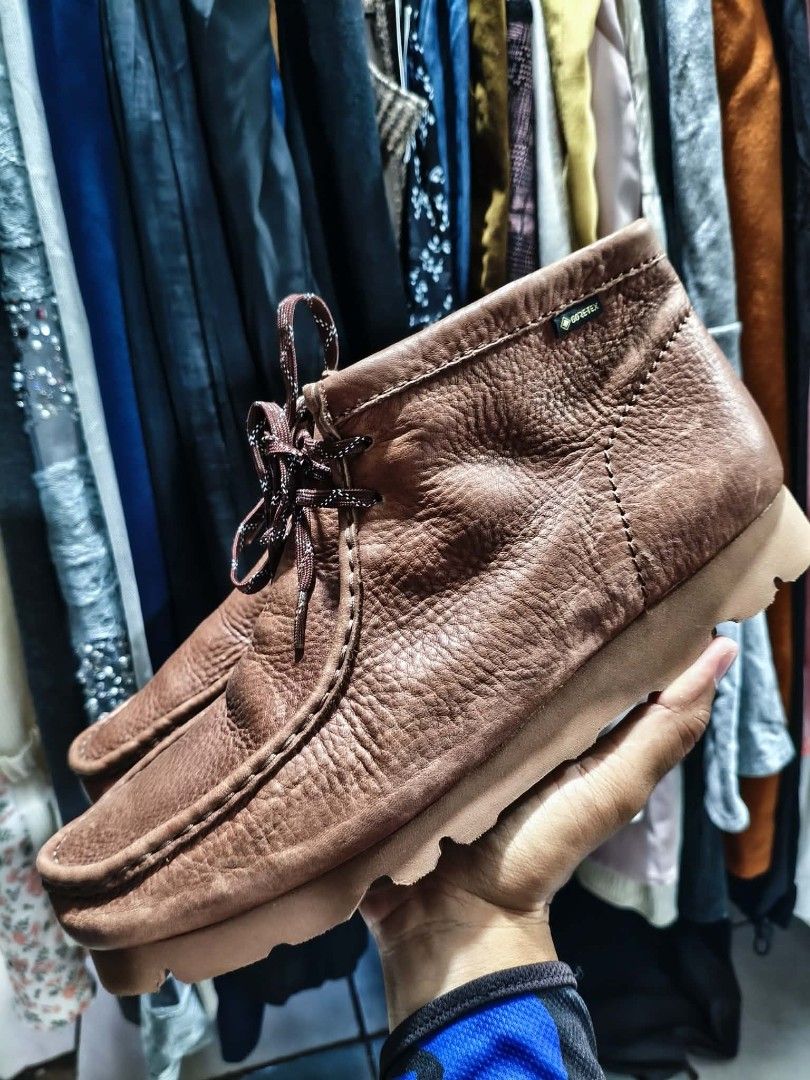 CLARK WALLABEE BT GTX DARK TAN (Category: Sneakers) located in Puerto Princesa. Submitted by lotsstuff (Listing ID 1445532915, Image 2). Description: size 12 US MEN excellent minor sign of used price 2999+sf.