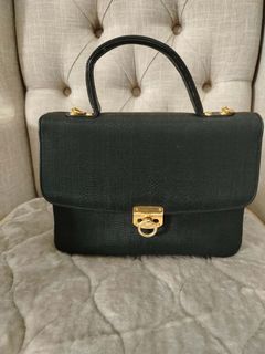(Category: ) located in . Submitted by yensfashionfinds (Listing ID 1445495146, Image 1). Description: .