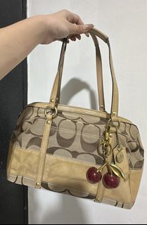 (Category: ) located in . Submitted by preloved__835 (Listing ID 1445590667, Image 1). Description: .
