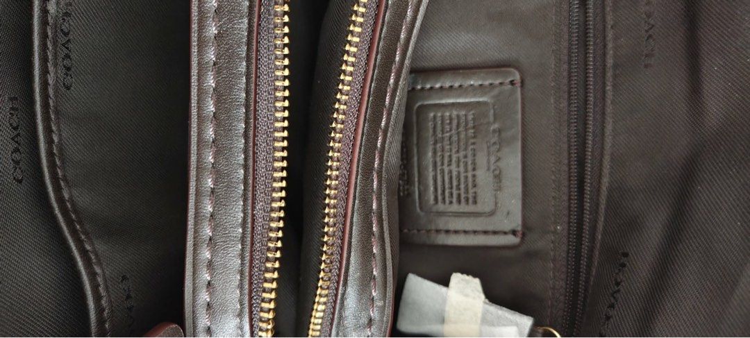 Coach Edie Signature Shoulder bag (Category: Luxury Bags & Wallets) located in Manila. Submitted by skorpiool78360 (Listing ID 1445456323, Image 2). Description: This is a Coach Edie shoulder bag 31 in signature Jacquard featuring brown leather trim. This is brand new and purchased from USA and not an ulay-ukay find..