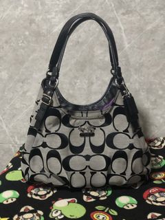 (Category: ) located in . Submitted by yocsthrifted (Listing ID 1445432460, Image 1). Description: .