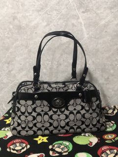 (Category: ) located in . Submitted by yocsthrifted (Listing ID 1445432779, Image 1). Description: .