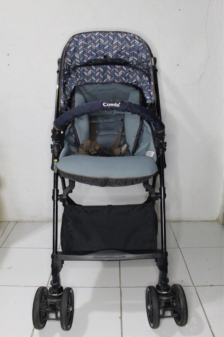 COMBI Stroller 🇯🇵🇯🇵🇯🇵 (Category: Strollers) located in San Fernando. Submitted by juls.japan.surplus (Listing ID 1445567276, Image 2). Description: COMBI Stroller Lightweight and compact design for newborns to toddlers. Reversible handle (face baby or forward), a 120°–170° recline, a one-hand fold and self-standing, a full hood with viewing window and detachable, washable fabric 3,300 pesos only.