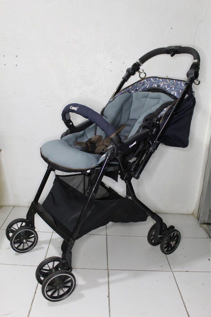 COMBI Stroller 🇯🇵🇯🇵🇯🇵 (Category: Strollers) located in San Fernando. Submitted by juls.japan.surplus (Listing ID 1445567276, Image 3). Description: COMBI Stroller Lightweight and compact design for newborns to toddlers. Reversible handle (face baby or forward), a 120°–170° recline, a one-hand fold and self-standing, a full hood with viewing window and detachable, washable fabric 3,300 pesos only.