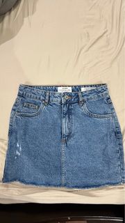(Category: ) located in . Submitted by thrift.ri (Listing ID 1445574661, Image 1). Description: .