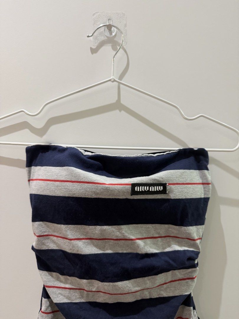 Crop top (Category: Sleeveless) located in Puchong. Submitted by cherryccyee (Listing ID 1445589708, Image 2). Description: .