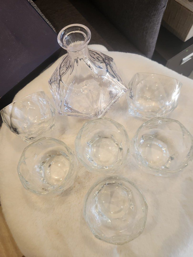 Decanter and 6 Glasses Set Diamond Cut Pattern490163514230056961