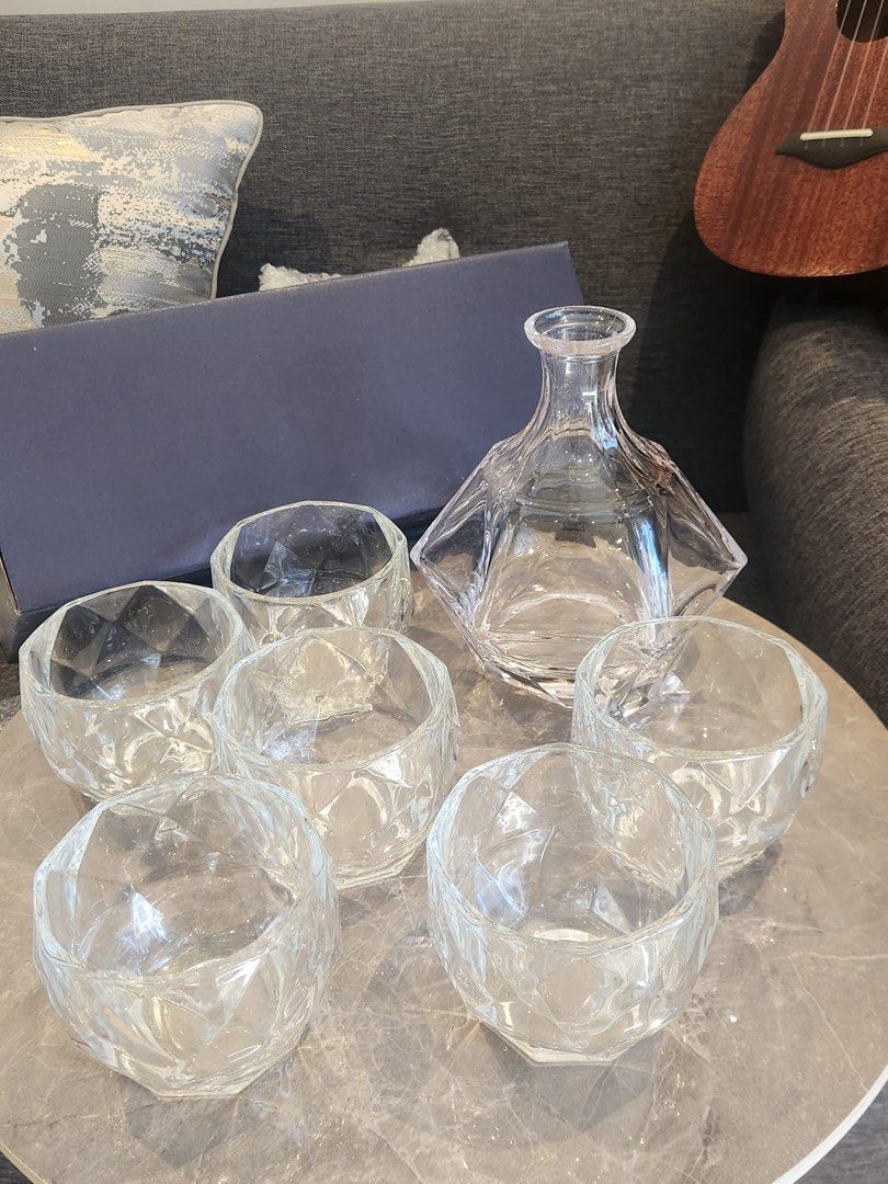 Decanter and 6 Glasses Set Diamond Cut Pattern490163514230056960
