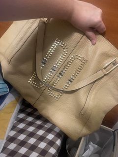 (Category: ) located in . Submitted by yourdita (Listing ID 1445584466, Image 1). Description: .