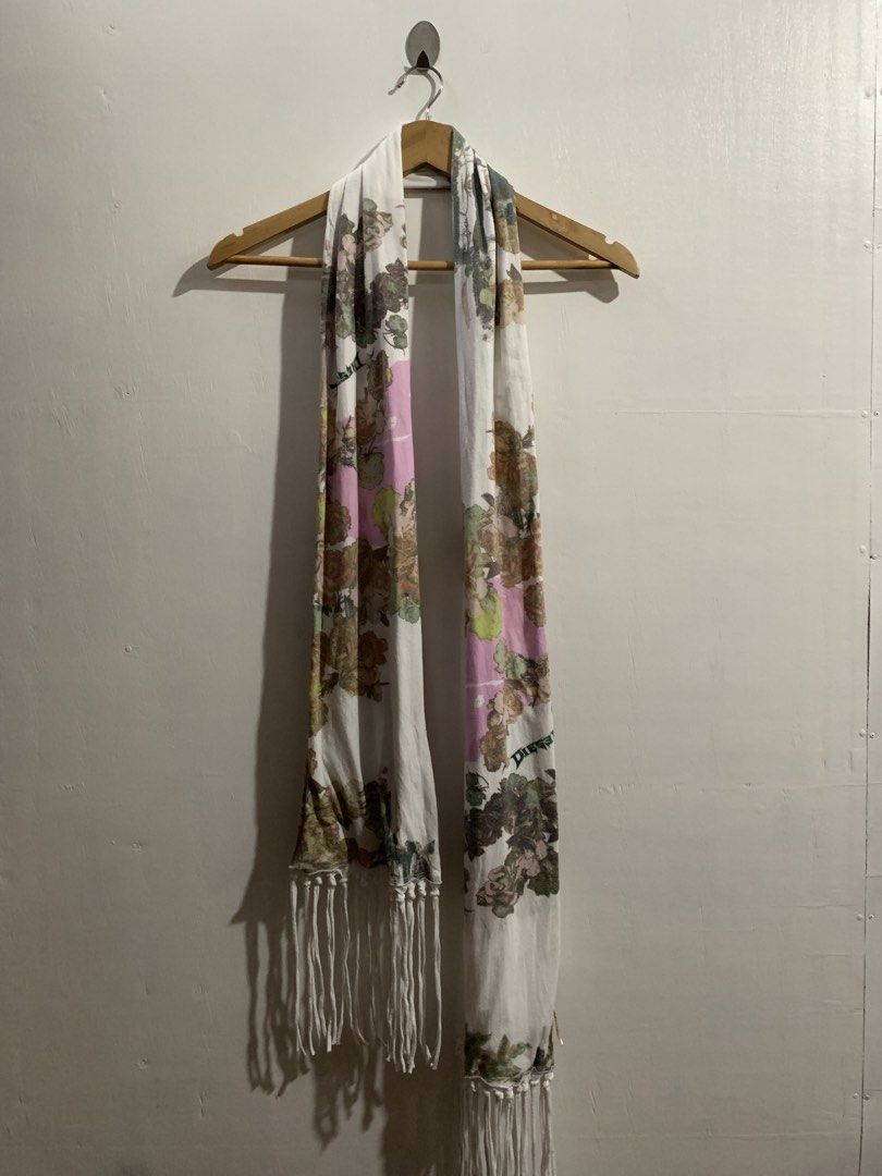DIESEL FLORAL PRINTED LING SCARF (Category: Scarves) located in Gumaca. Submitted by getscore.ph (Listing ID 1445529006, Image 2). Description: WTS ❗️DIESEL FLORAL PRINTED LONG SCARF❗️ ✅Actual Dimes: 44 cm x 184 cm W 17 L 72 ✅Color Rate: 9.5/10 ✅Condition: Excellent ✅Issue: None Color may due to lightning NEED WASH ✨Mine: 680 Add Shipping fee 📍Loc. Gumaca,Quezon 📍Courier: JNT EXPRESS.