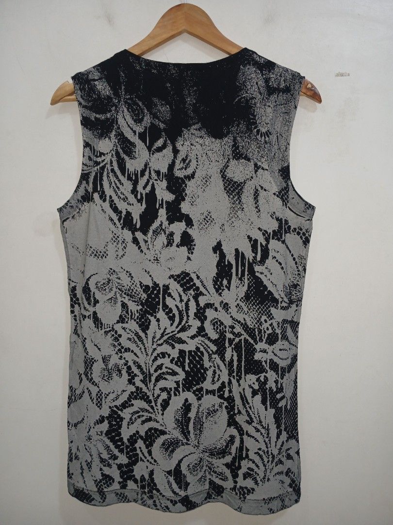 Dolce & Gabbana Tank top (Category: Luxury Apparel) located in Taytay. Submitted by leanmark103093 (Listing ID 1445540886, Image 2). Description: D0LC€ & G∆BB∆N∆ 0rig/auth Long Tank Top With Black/Gray Floral lace print With Side Seam allowance Exposed Medium on tag W18.5 L28 Good as new No issue 📩📩📩📩.
