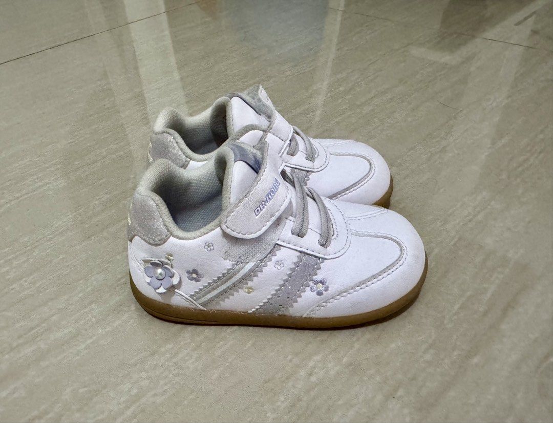 Dr Kong Shoes Size 22 (Category: Babies & Kids Fashion) located in San Pablo. Submitted by unicart (Listing ID 1445506884, Image 3). Description: • Healthy Smart Shoes • Baby Shoes with Velcro strap. • Baby 123 concept for learn to walk stage. • Hard heel counter to stabilize the heel bone. • With Arch support. • Different width for different foot shapes. • Soft padding for shock absorption to relieve foot pain. • Thin outsole and easy to flex de