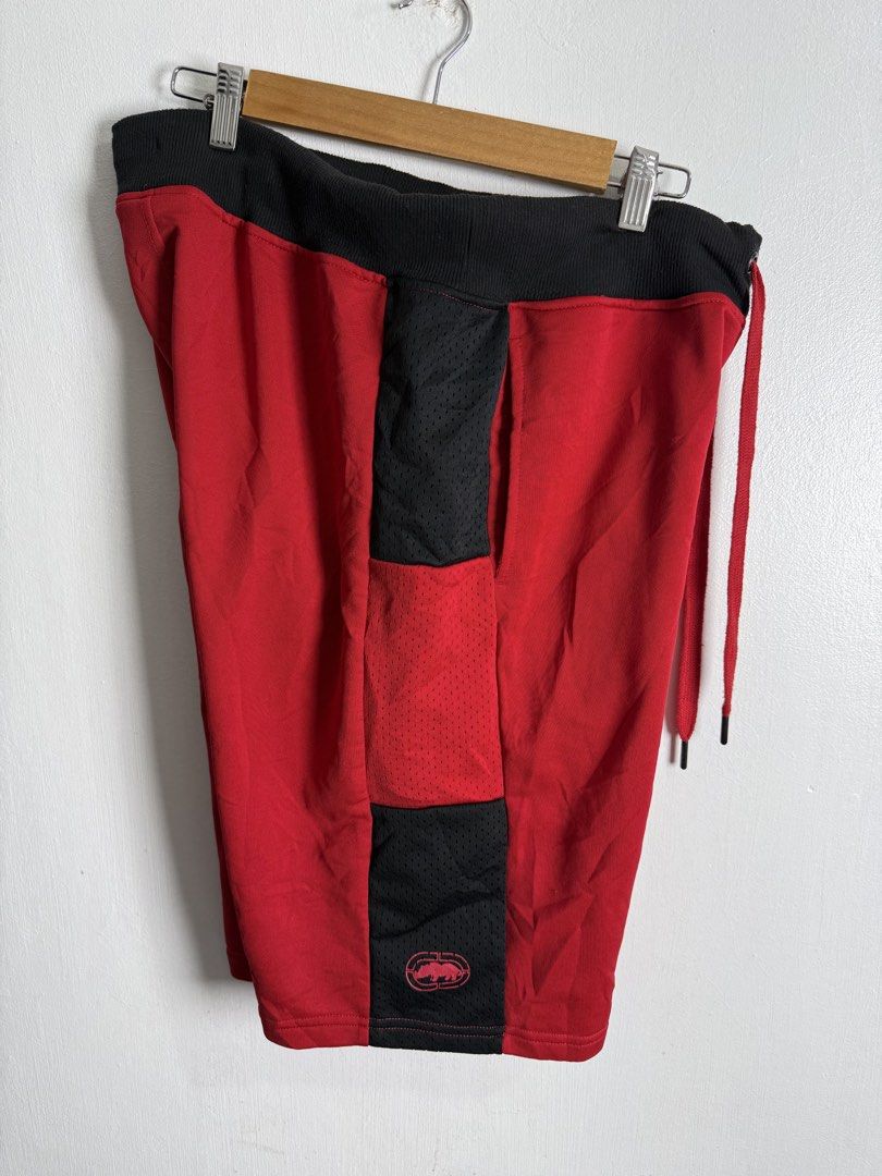 Ecko function short (Category: Shorts) located in Daraga. Submitted by mirandillaadrian (Listing ID 1445589549, Image 2). Description: No issue Like new 32-36x22.
