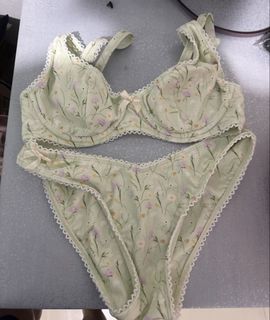 (Category: ) located in . Submitted by itsmerawrs (Listing ID 1445447522, Image 1). Description: .