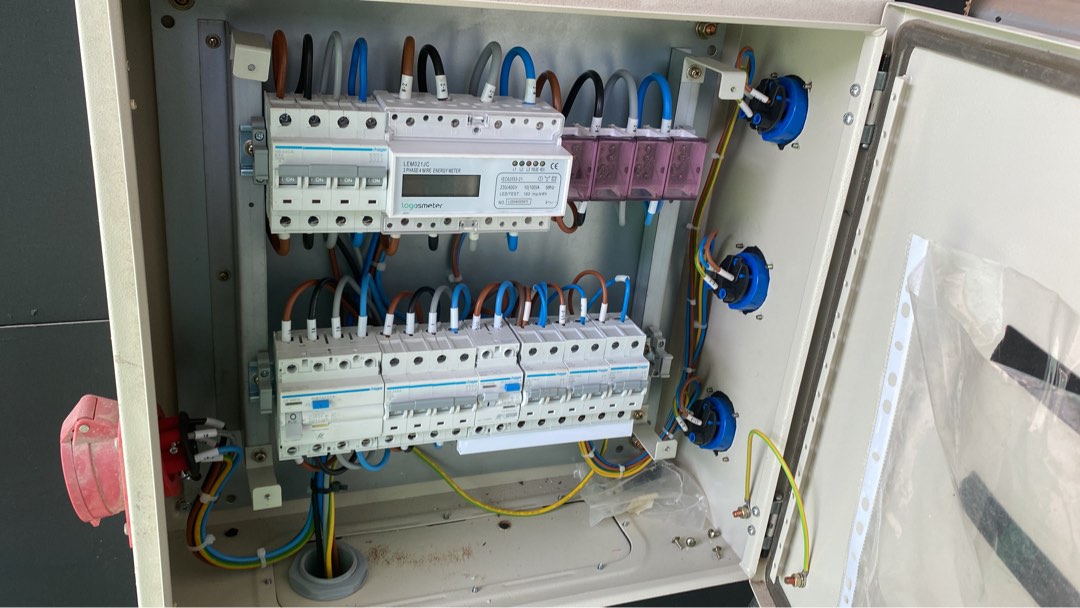 (Category: ) located in . Submitted by handyman.om (Listing ID 1445506191, Image 1). Description: .
