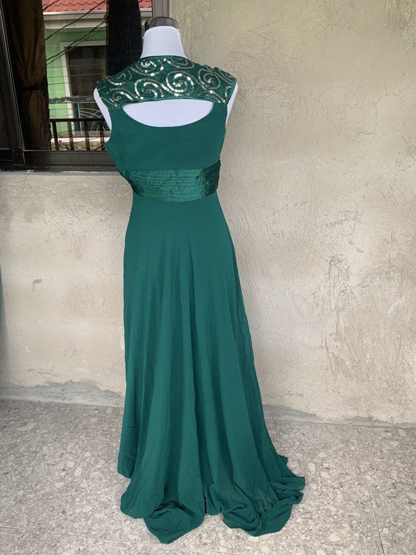 Emerald Green Formal Gown with Sequined Neckline (Category: Evening dresses & gowns) located in Taguig. Submitted by aesaphreads (Listing ID 1445441463, Image 3). Description: - Stunning emerald green formal gown - Elegant pleated bodice - Intricate sequined detailing on the neckline - Chic satin sash at the waist - Convenient side zipper closure - Floor-length with a beautiful flowing skirt - Ideal for weddings, parties, and other special occasi