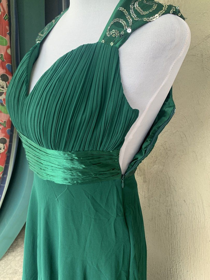 Emerald Green Formal Gown with Sequined Neckline (Category: Evening dresses & gowns) located in Taguig. Submitted by aesaphreads (Listing ID 1445441463, Image 2). Description: - Stunning emerald green formal gown - Elegant pleated bodice - Intricate sequined detailing on the neckline - Chic satin sash at the waist - Convenient side zipper closure - Floor-length with a beautiful flowing skirt - Ideal for weddings, parties, and other special occasi