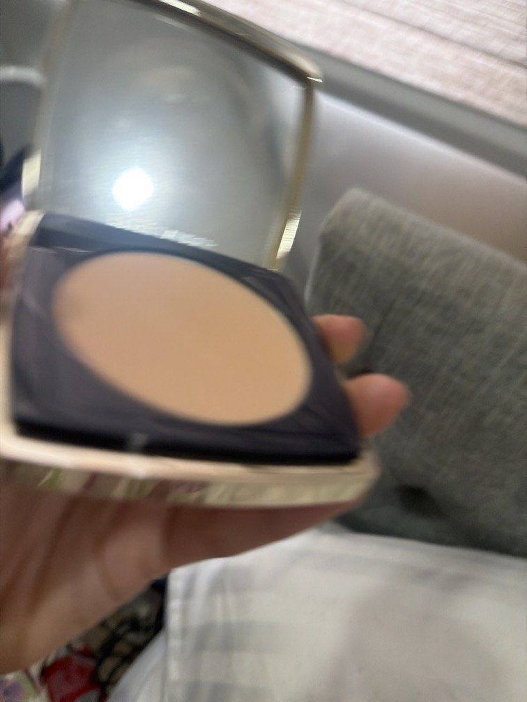 Estee lauder powder foundation (Category: Makeup) located in Quezon City. Submitted by destashingmycloset (Listing ID 1445430351, Image 3). Description: .