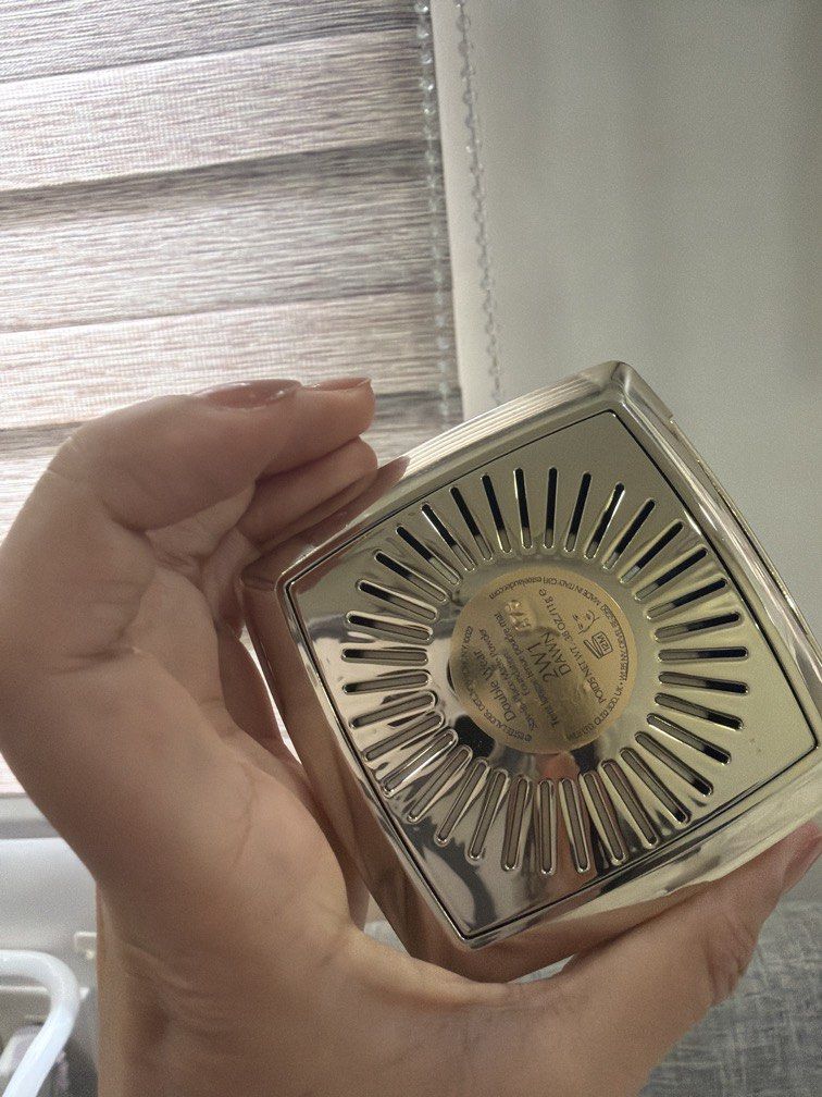 Estee lauder powder foundation (Category: Makeup) located in Quezon City. Submitted by destashingmycloset (Listing ID 1445430351, Image 2). Description: .