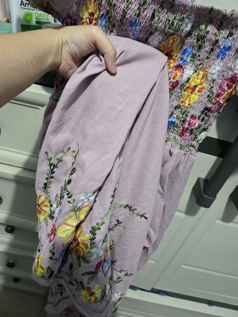 Floral Smocking Maxi Dress (Category: Dresses) located in Quezon City. Submitted by dinesaur (Listing ID 1445566257, Image 3). Description: never used fits from s-xl.
