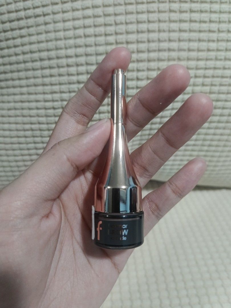 Flormar Brow Pomade 004 Dark Brown (Category: Makeup) located in Los Banos. Submitted by donnaalbay47990 (Listing ID 1445577804, Image 1). Description: - Flormar Brow Pomade - Shade: 004 Dark Brown - Formula: Creamy and matte - Application: Easy to apply with a brush - Result: Achieve perfect brows - Reason for Selling: No longer used.