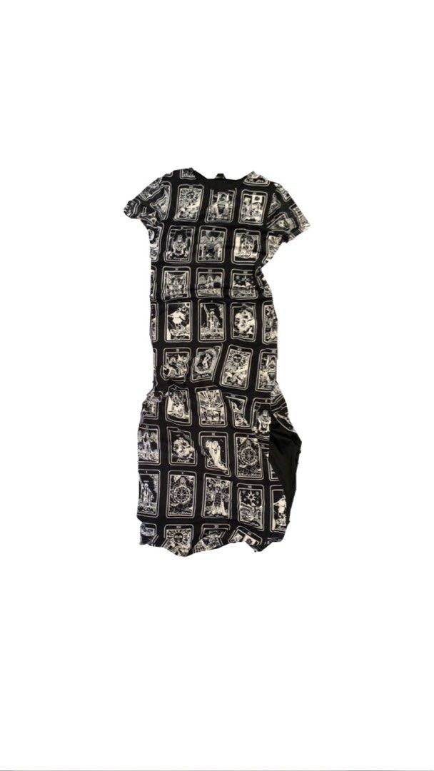 Forever21 fitted w slit dress (Category: Dresses) located in Manila. Submitted by yzacatris (Listing ID 1445449408, Image 1). Description: size: small loc: QC.