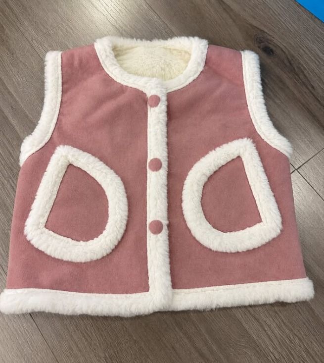 Girls' Vest (Category: Girl's Apparel) located in Sydney. Submitted by viryaparamitha (Listing ID 1445423476, Image 1). Description: Fabric: Wool Size: 100cm For girls 2-4 years old (depending on the size) PM for more details Pick up in Sydney Olympic Park.