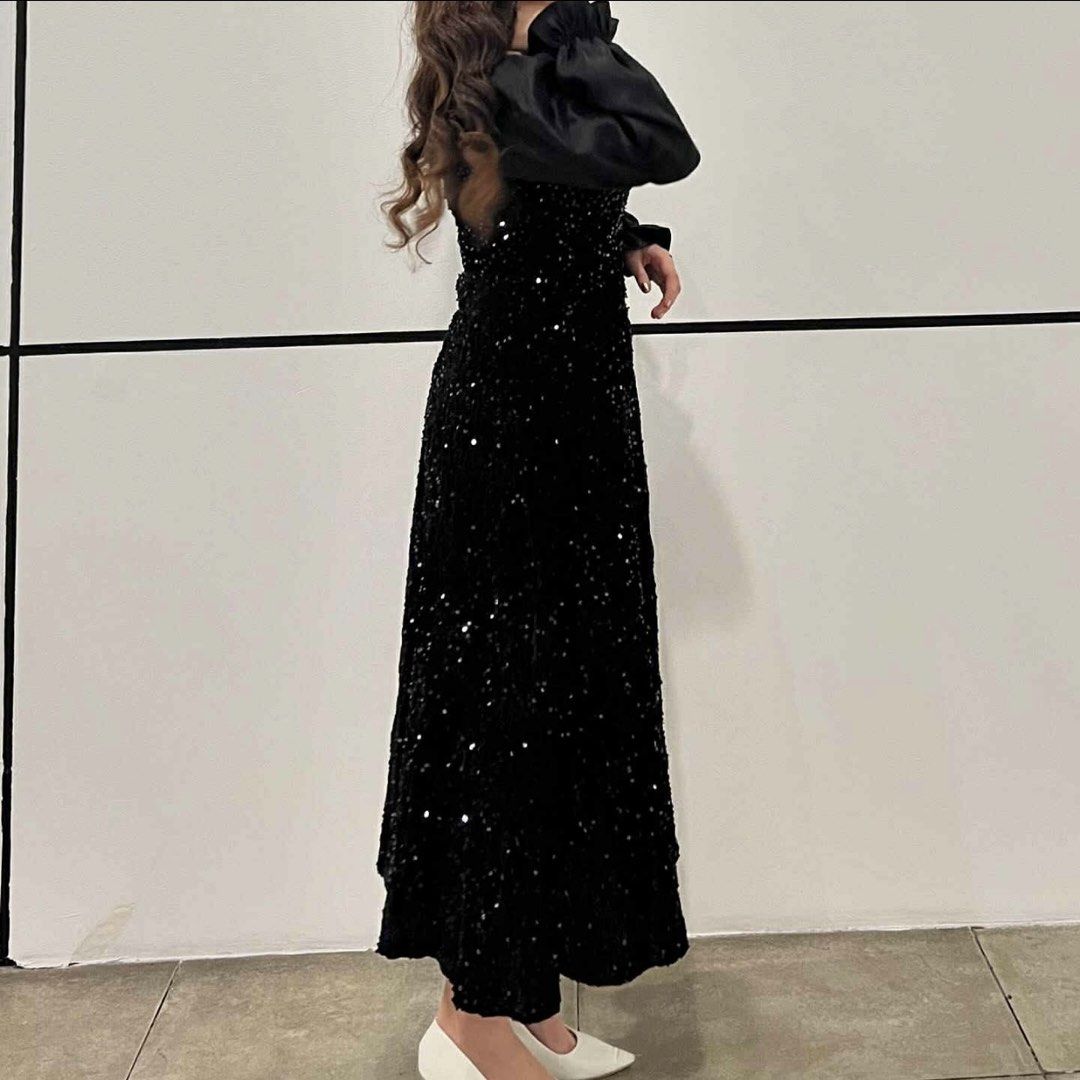 Glam Black Glitter Long Dress (Category: Evening dresses & gowns) located in Manila. Submitted by cece_est (Listing ID 1445464407, Image 2). Description: Black sequin/glitter velvet dress with balloon sleeves. Fits S-M. With zipper at the back. Super like. Used once. Pictures are when I wore it myself. shipping fee should be shouldered by the buyer.