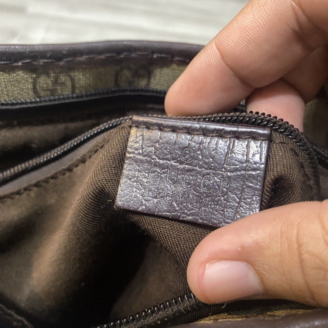 Gucci Monogram Sling bag (Category: Luxury Bags & Wallets) located in Iloilo. Submitted by .dresshttps (Listing ID 1445493710, Image 3). Description: Rank B Sign of Used No Major Flaws .