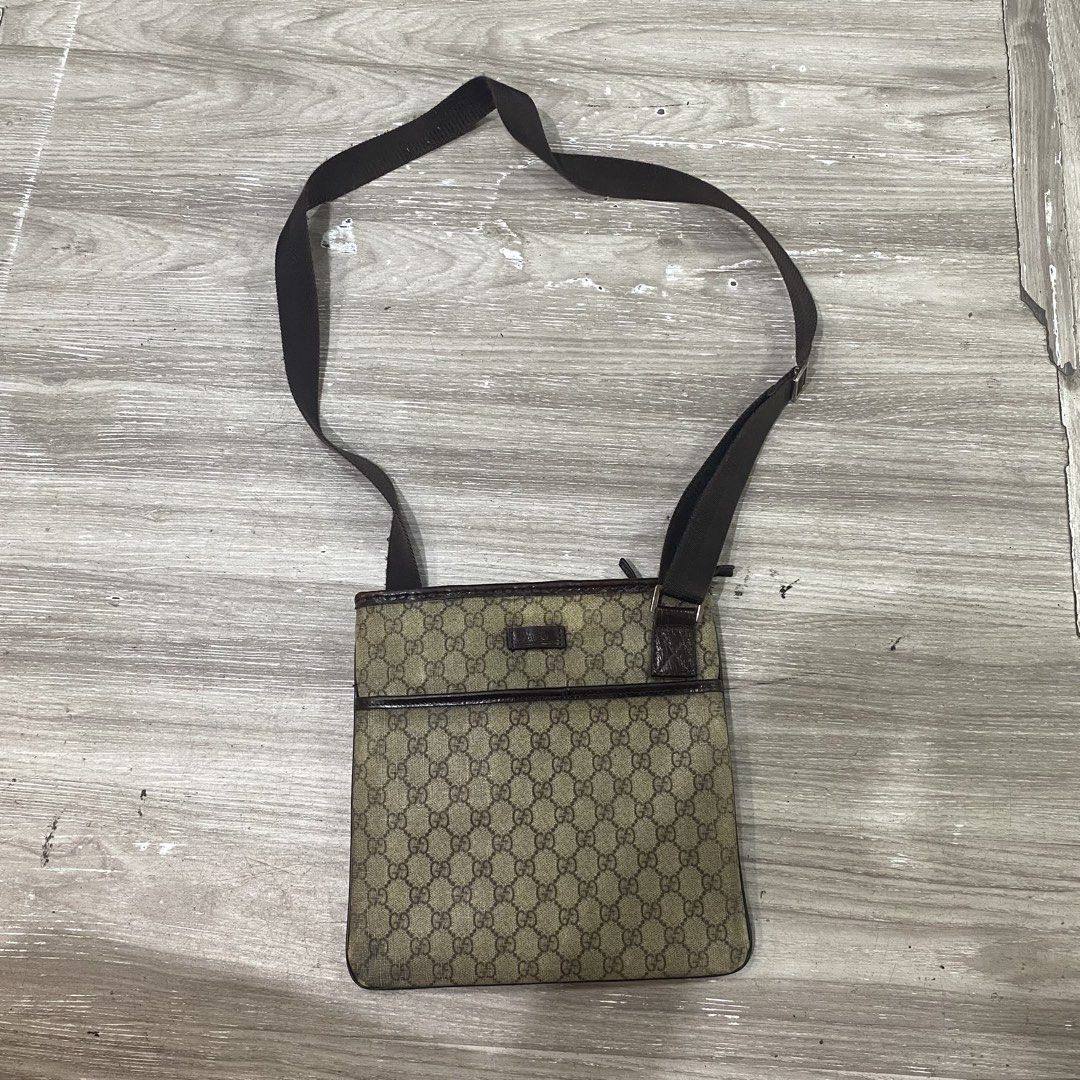 Gucci Monogram Sling bag (Category: Luxury Bags & Wallets) located in Iloilo. Submitted by .dresshttps (Listing ID 1445493710, Image 1). Description: Rank B Sign of Used No Major Flaws .